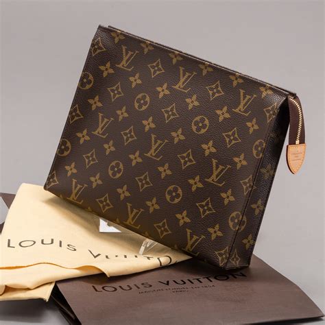 louis vuitton toiletry bag women's|toiletry pouch louis vuitton 26.